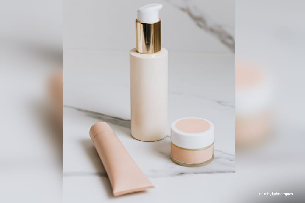 plastic beauty products packaging